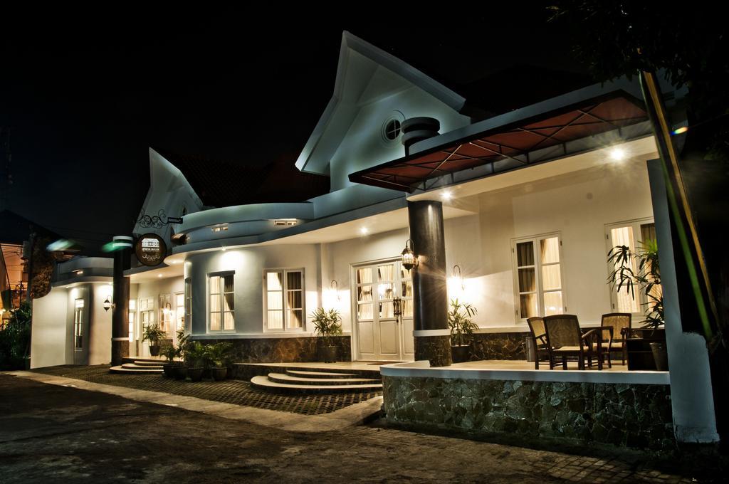 Ipienk House Yogyakarta Hotel ภายนอก รูปภาพ